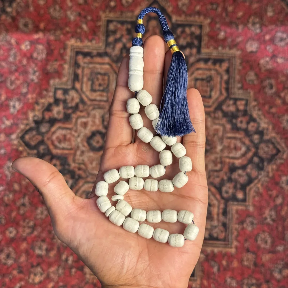 مسباح كبد الحوت – عاجي، شرابة كحلية مسباح كبد الحوت – عاجي، شرابة كحلية