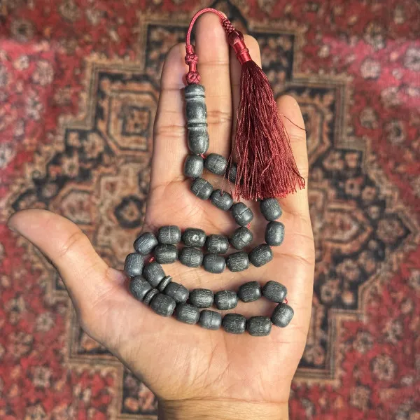 مسباح كبد الحوت – أسود، شرابة عنابية